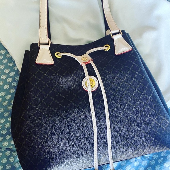 La Tour Eiffel Brand - Picture 2 of 3